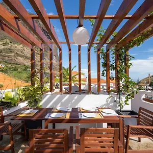  Hostel Madeira Surf Camp